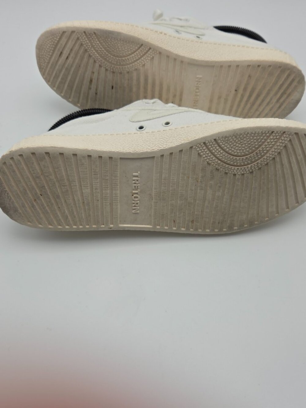 Tretorn All-White Low-Top Canvas Sneakers Size 8 - Picture 7 of 8